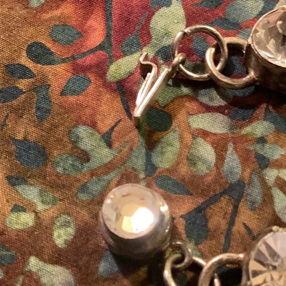 Silver  tone  Crystal bracelet with Byzantine links - Picture 2 of 3